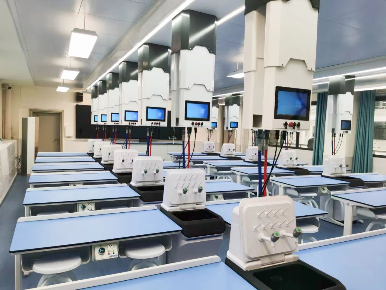 廣西某中學(xué)理化生智慧實驗室&mdash;&mdash;項目案例